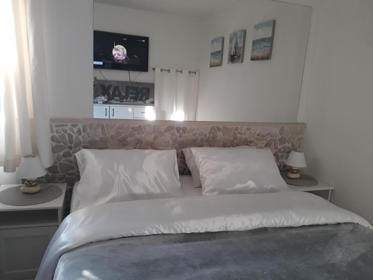 Relax Tiny Villas 40 Meters Of The Beach Zrnovo Eksteriør bilde