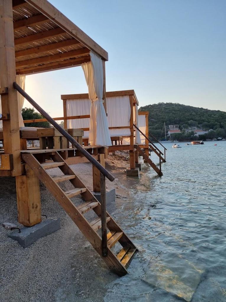 Relax Tiny Villas 40 Meters Of The Beach Zrnovo Eksteriør bilde